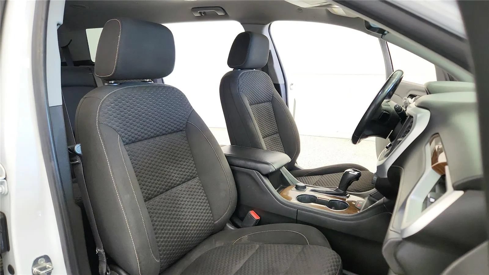 Used 2017 GMC Acadia SLE FWD image 40