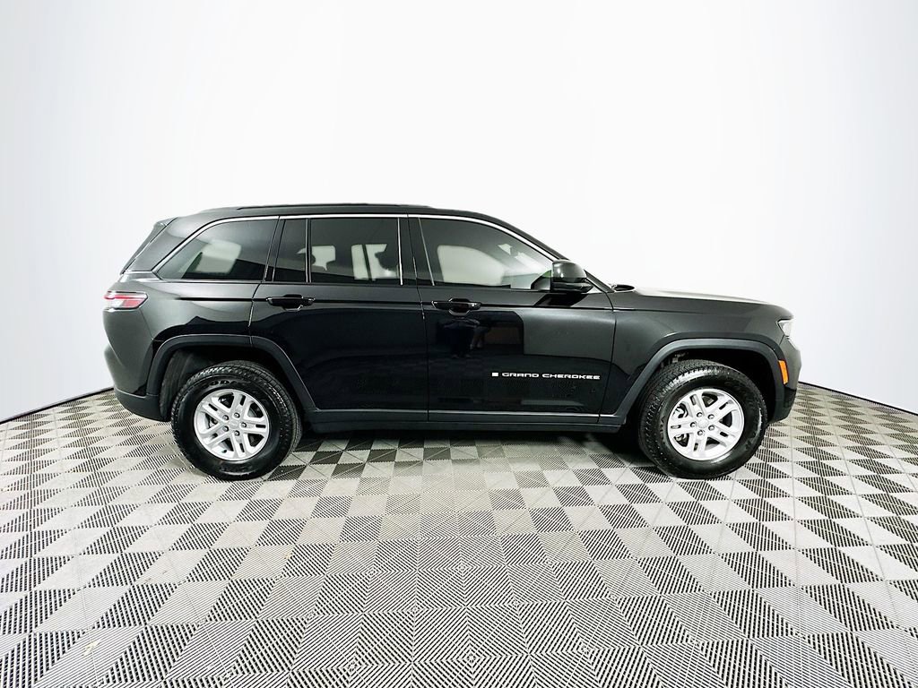 Certified 2024 Jeep Grand Cherokee Laredo w/ Luxury Tech Group I image 14