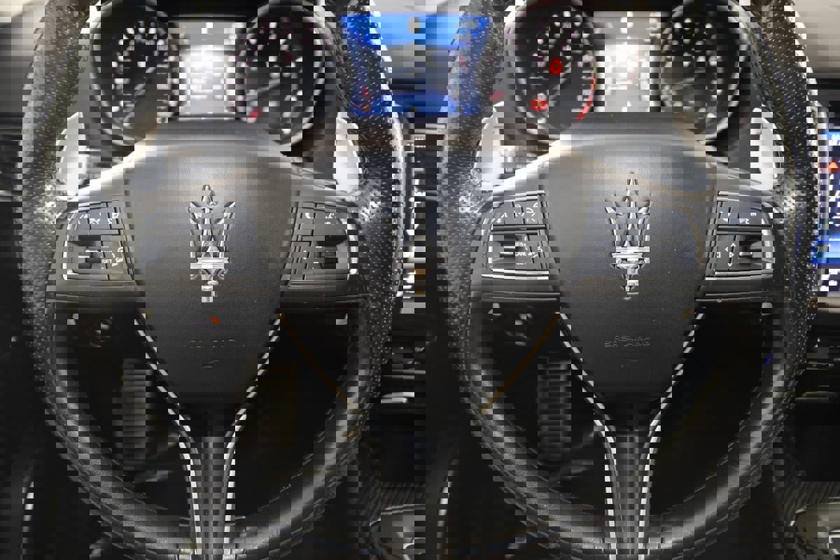 Used 2018 Maserati Levante S GranSport image 42