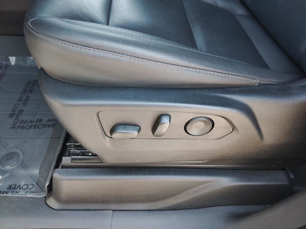 Used 2024 Chevrolet Suburban LT w/ Luxury Package AWD/4WD image 16