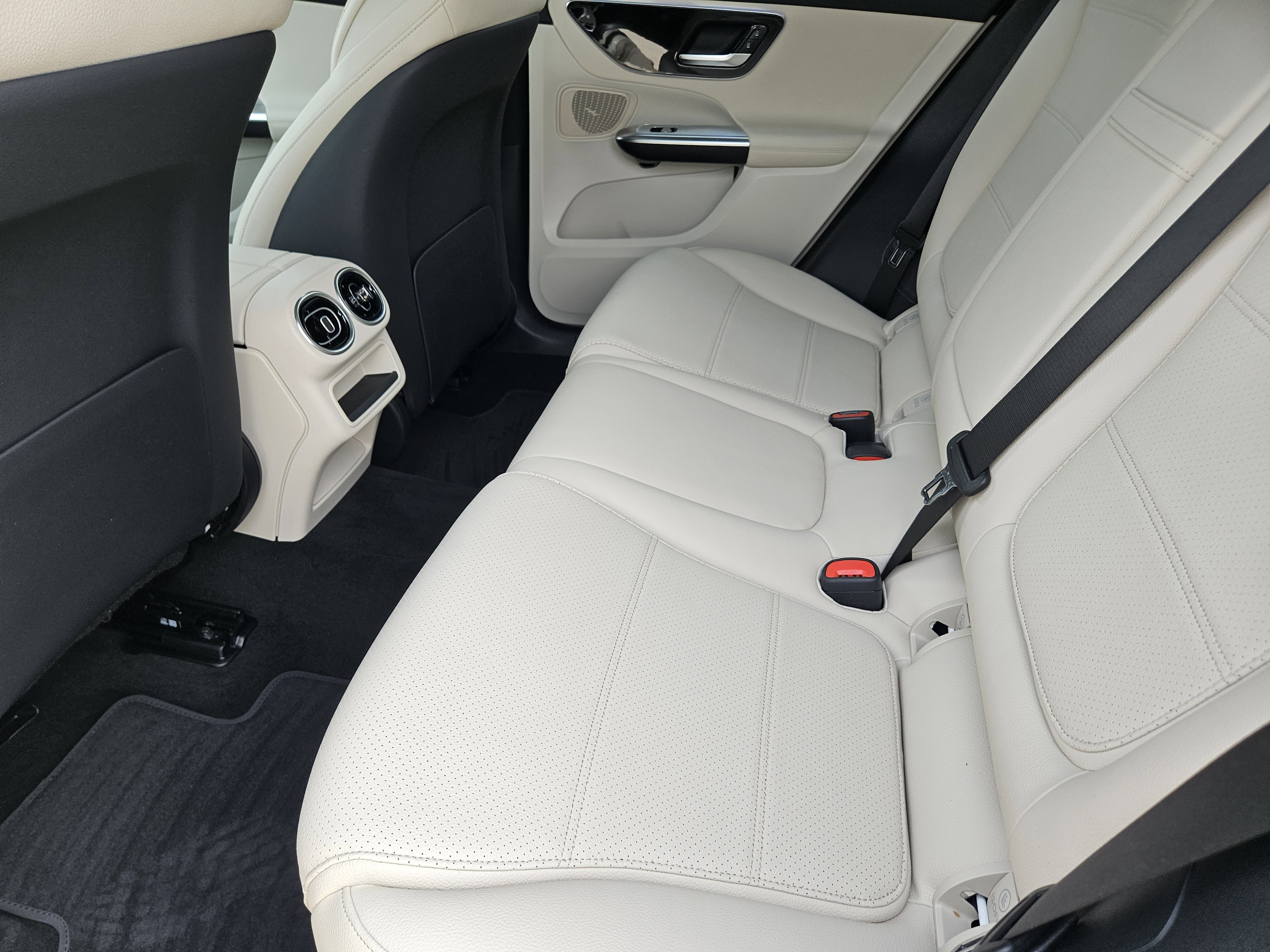 Certified 2026 Mercedes-Benz GLC 300 4MATIC image 29