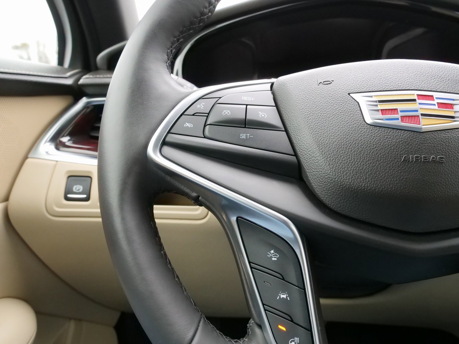 Used 2018 Cadillac XT5 Luxury w/ Driver Awareness Package image 23