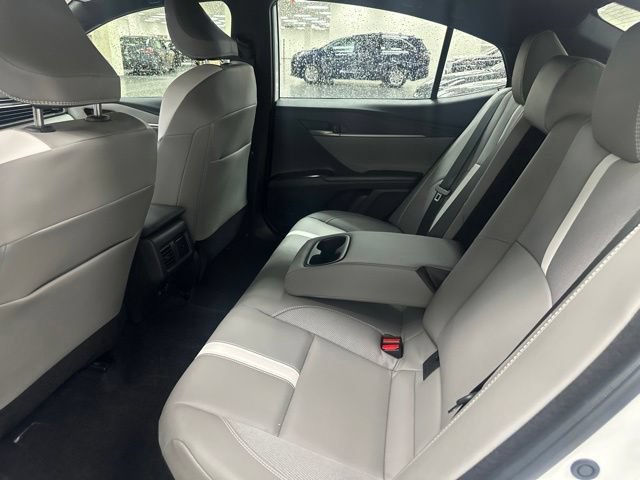 Used 2026 Toyota Camry SE FWD image 18