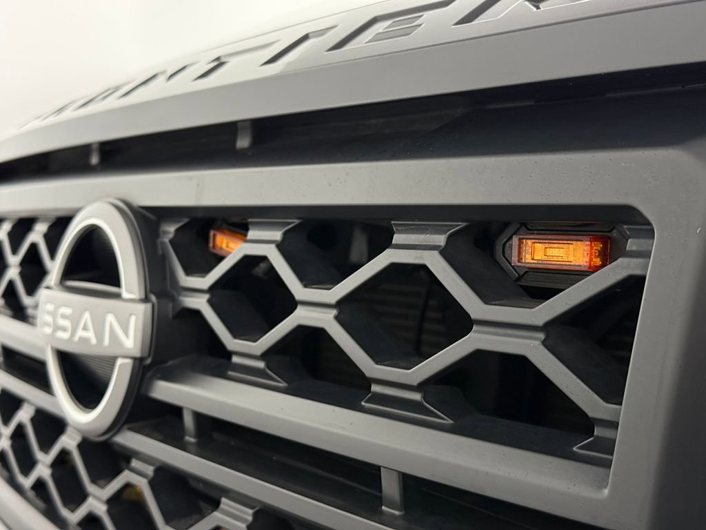 Used 2023 Nissan Frontier SV w/ Midnight Edition Package image 11