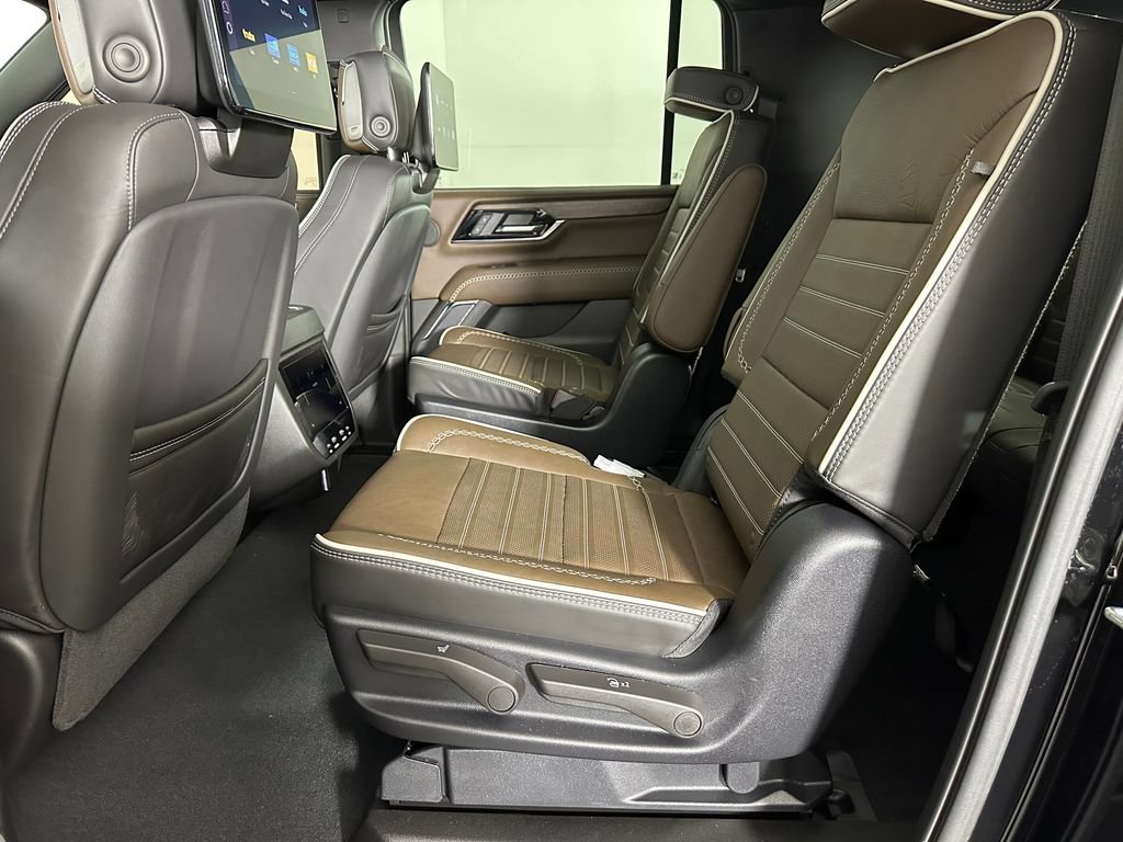 Used 2025 GMC Yukon XL Denali Ultimate AWD/4WD image 28