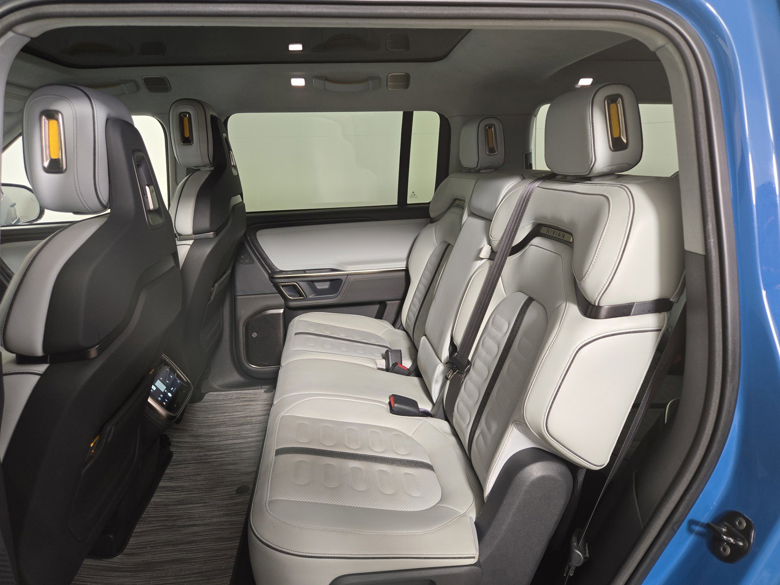 Used 2024 Rivian R1S Adventure AWD/4WD image 21