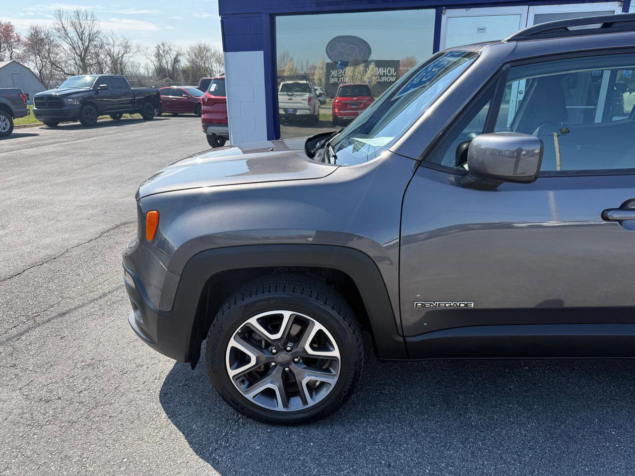 Used 2018 Jeep Renegade Latitude w/ Cold Weather Group image 4