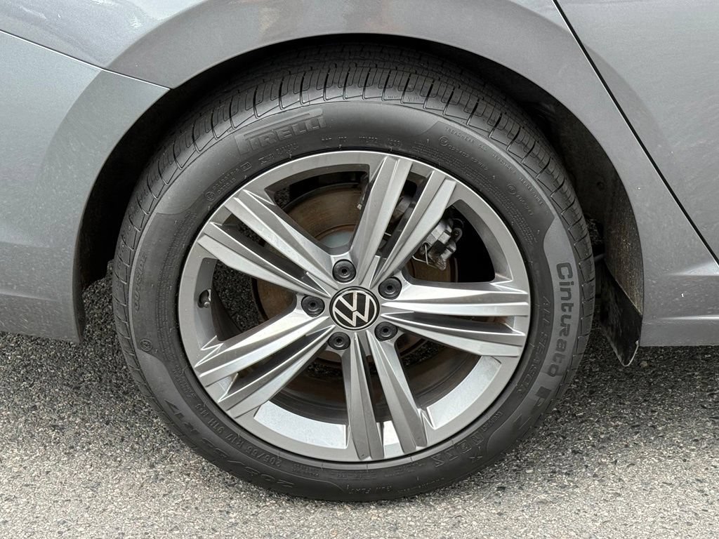Used 2024 Volkswagen Jetta SE FWD image 12