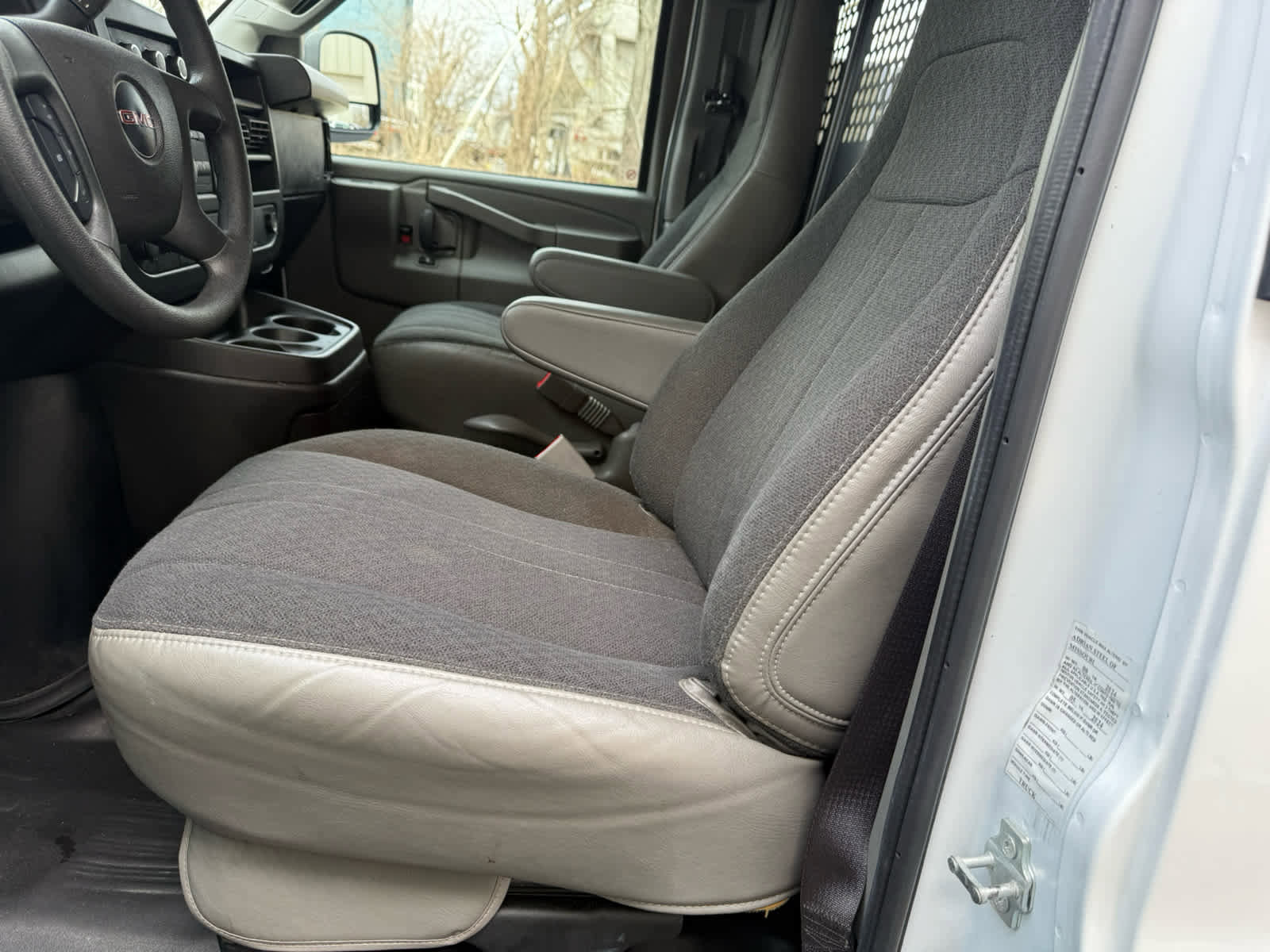 Used 2024 GMC Savana 2500 w/ Driver Convenience Package image 4