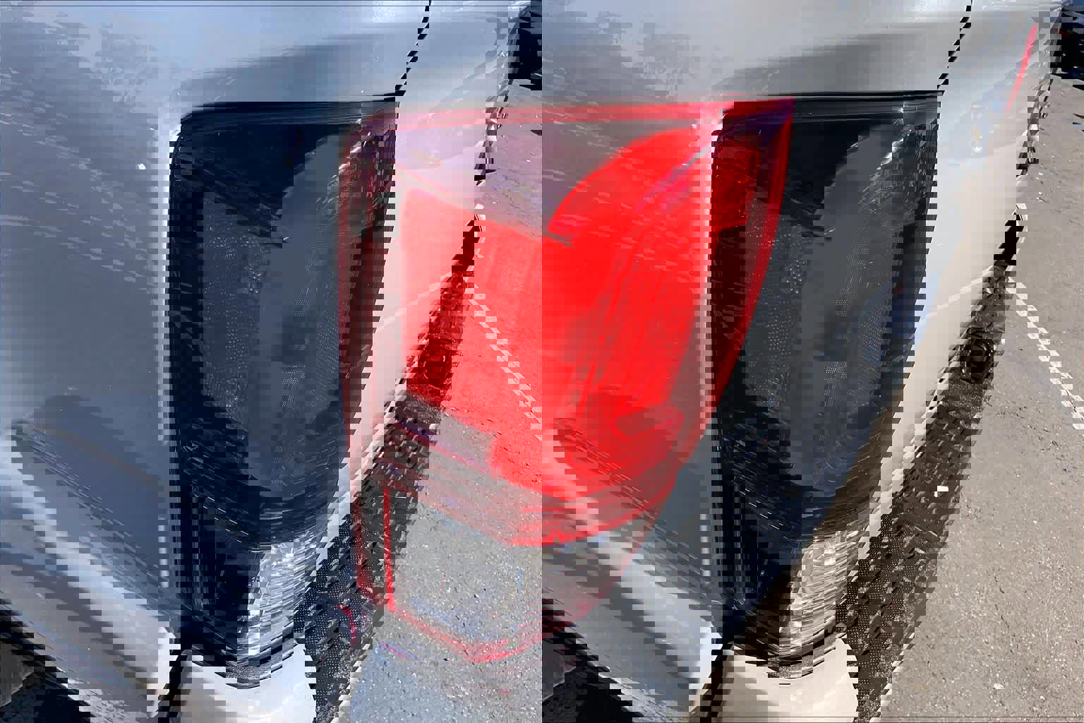 Used 2021 Toyota Tacoma SR5 w/ Trail Edition image 28