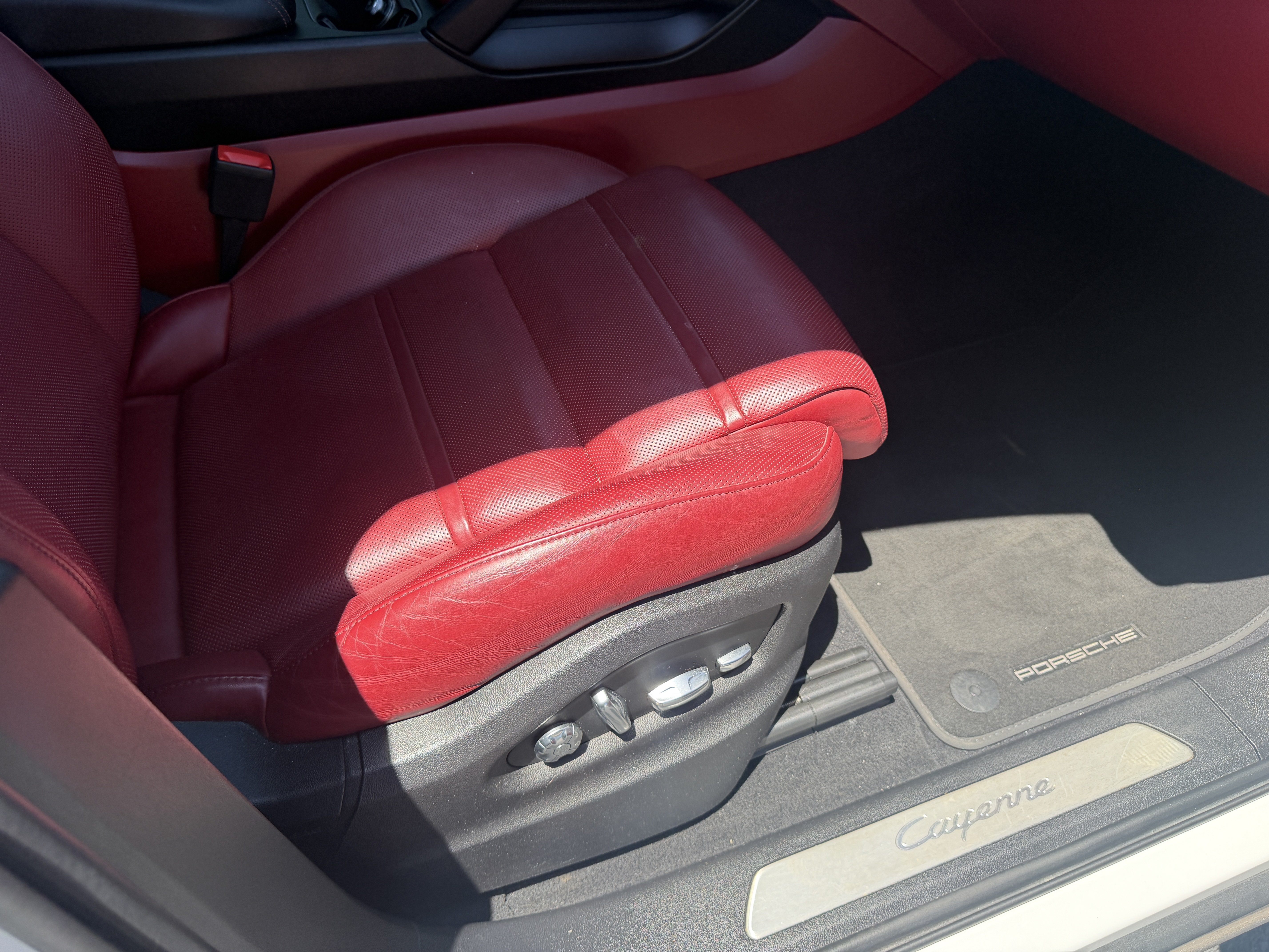 Certified 2021 Porsche Cayenne E-Hybrid AWD/4WD image 20