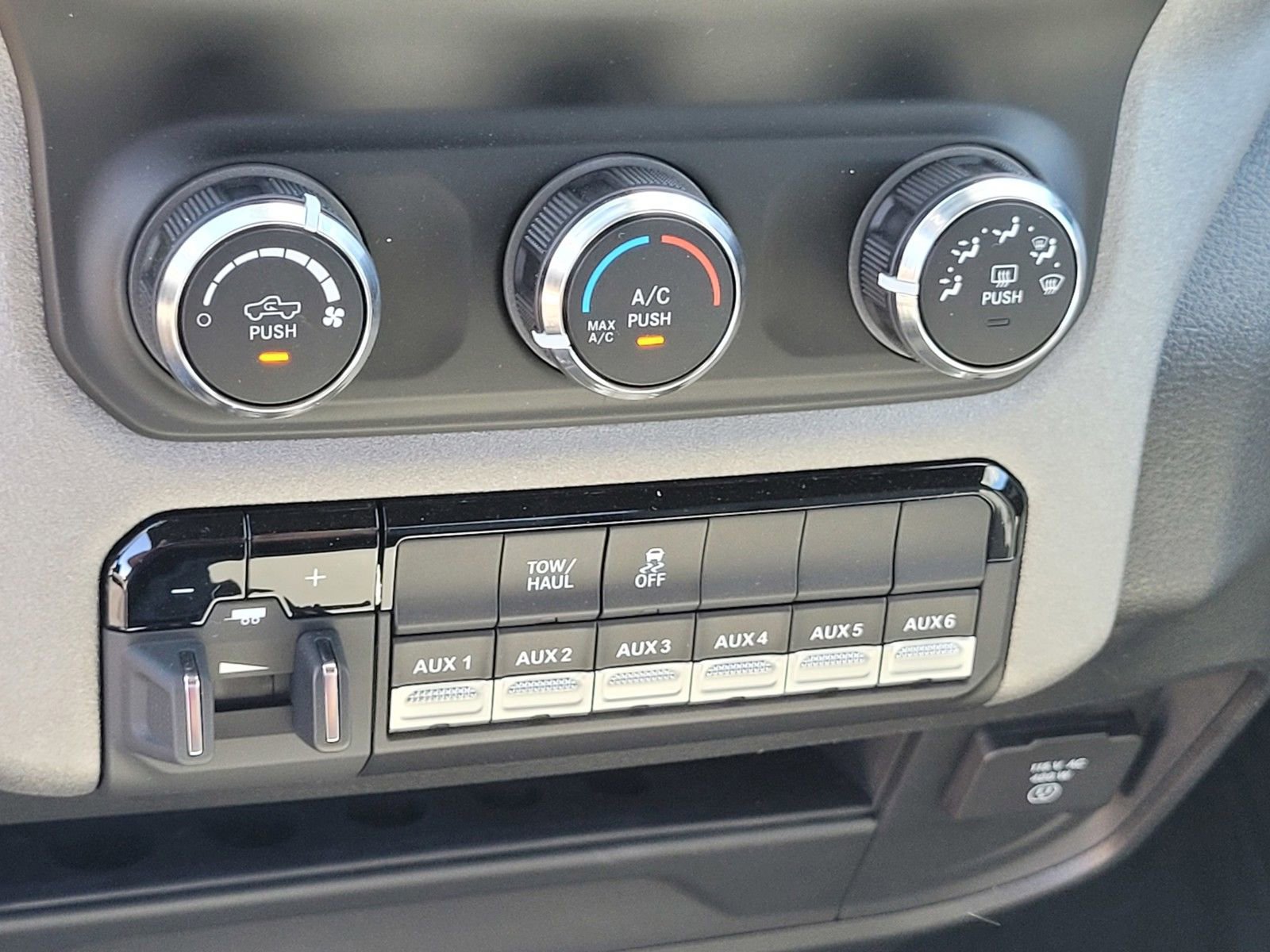 New 2024 RAM 2500 Tradesman w/ Chrome Appearance Group image 14