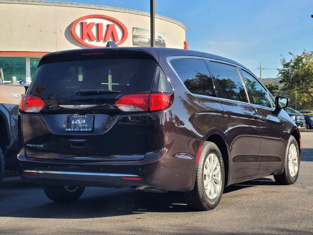 Used 2018 Chrysler Pacifica Touring Plus FWD image 4