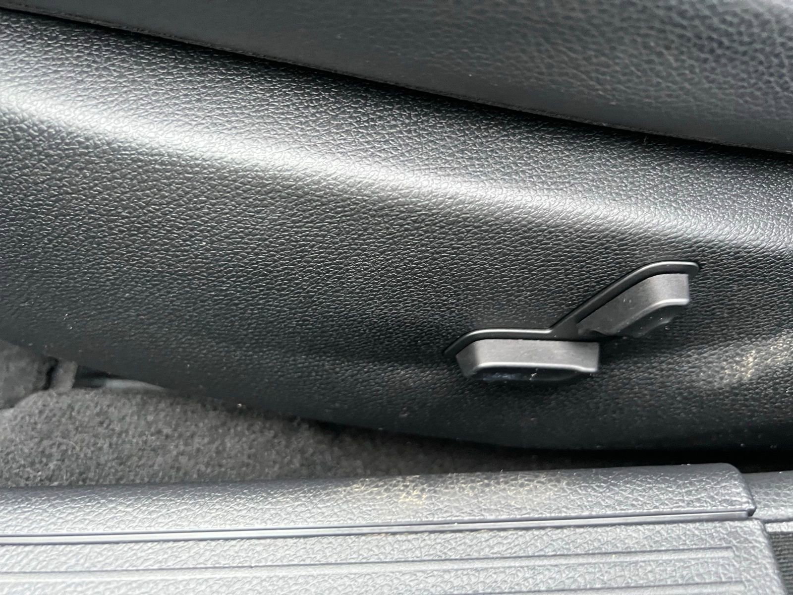 Used 2008 Mercedes-Benz C 300 Sedan image 15