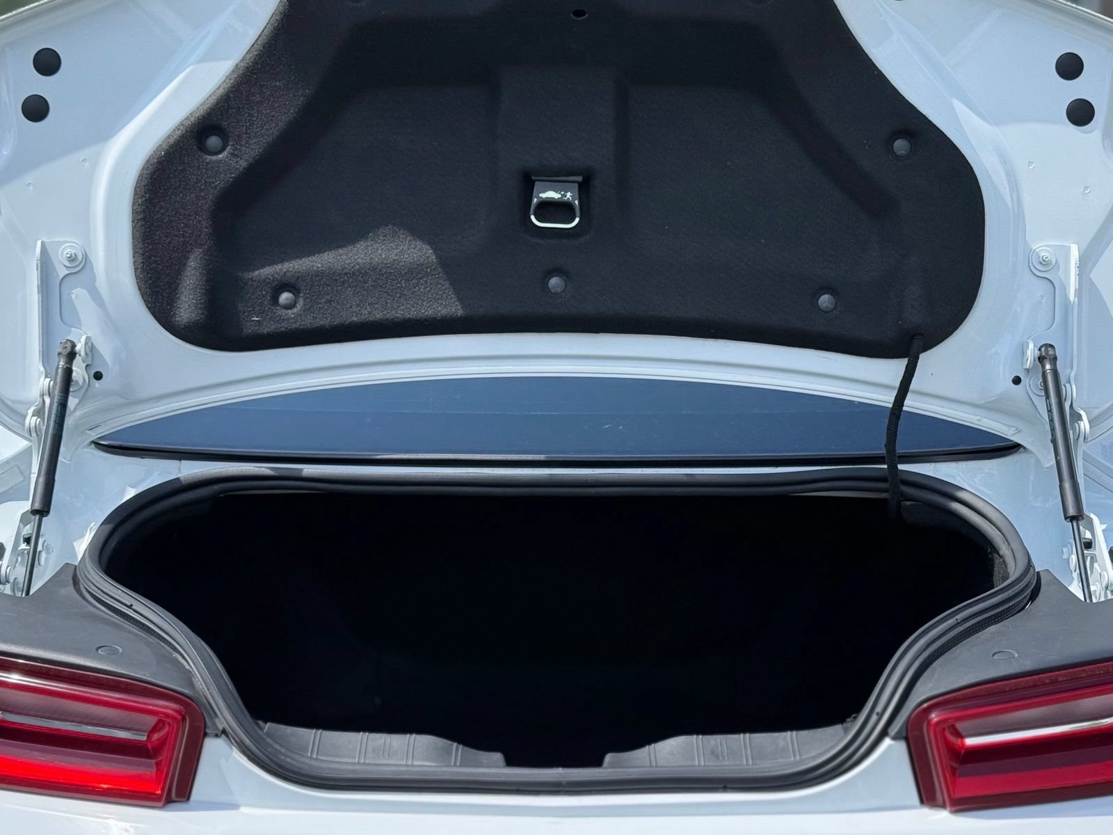 Used 2016 Chevrolet Camaro SS RWD image 40