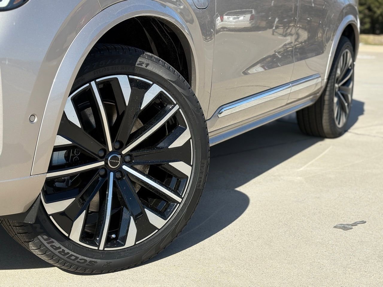 New 2026 Volvo XC90 T8 Plus w/ Protection Package Premier image 9