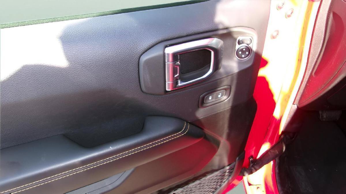 Used 2025 Jeep Wrangler Unlimited Sahara w/ Safety Group AWD/4WD image 11