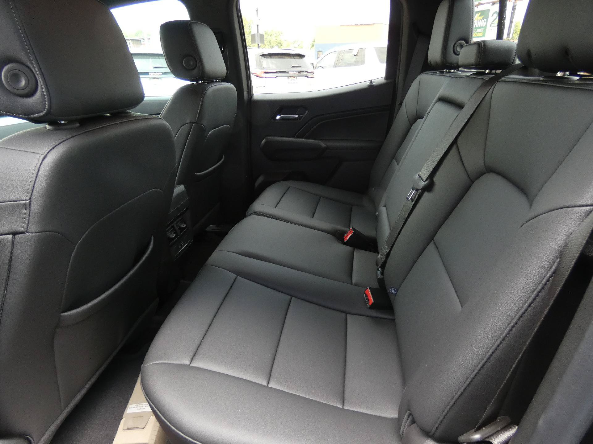Used 2025 Chevrolet Colorado LT w/ LT Convenience Package AWD/4WD image 13