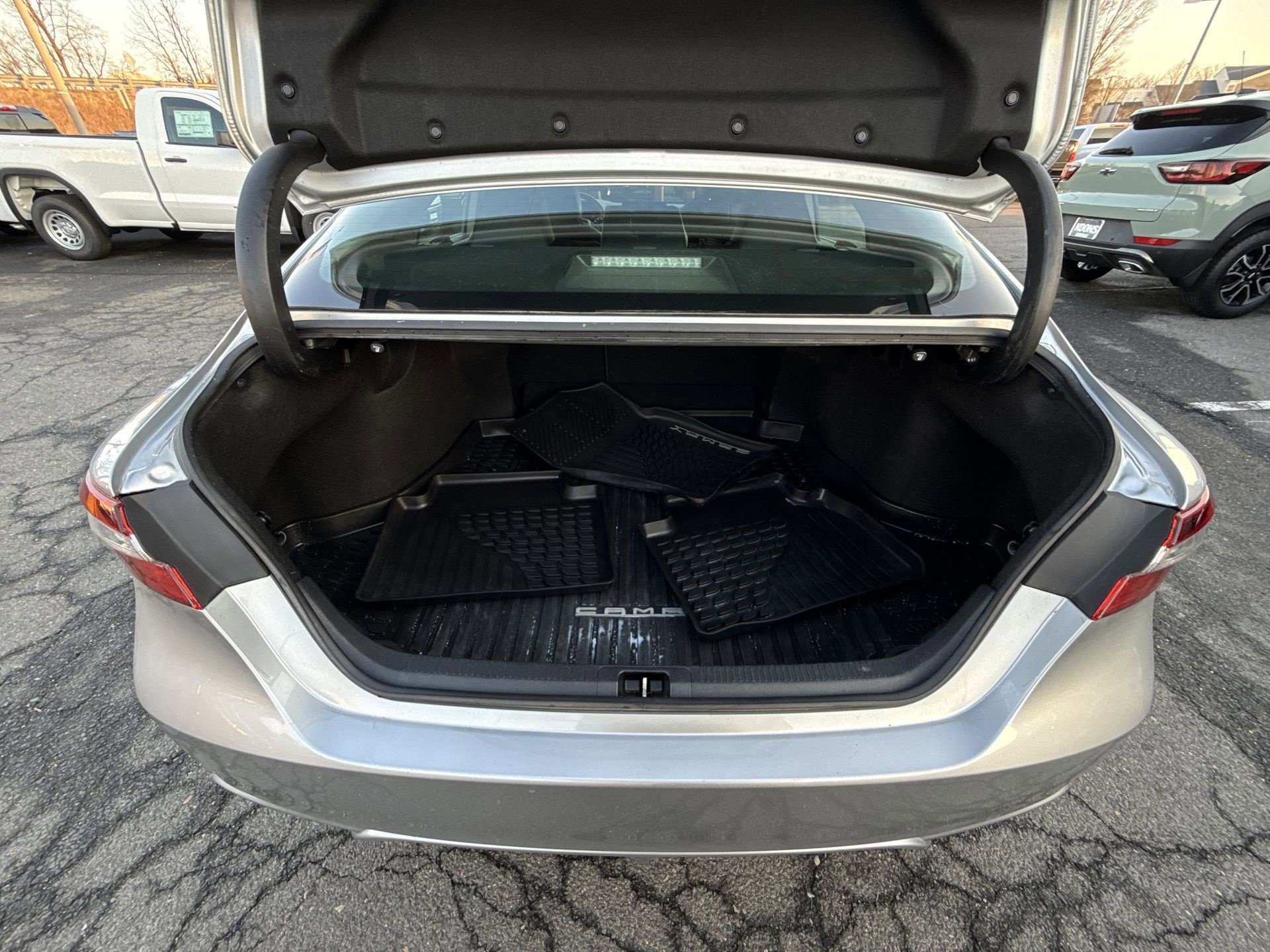 Used 2022 Toyota Camry SE w/ Cold Weather Package image 26
