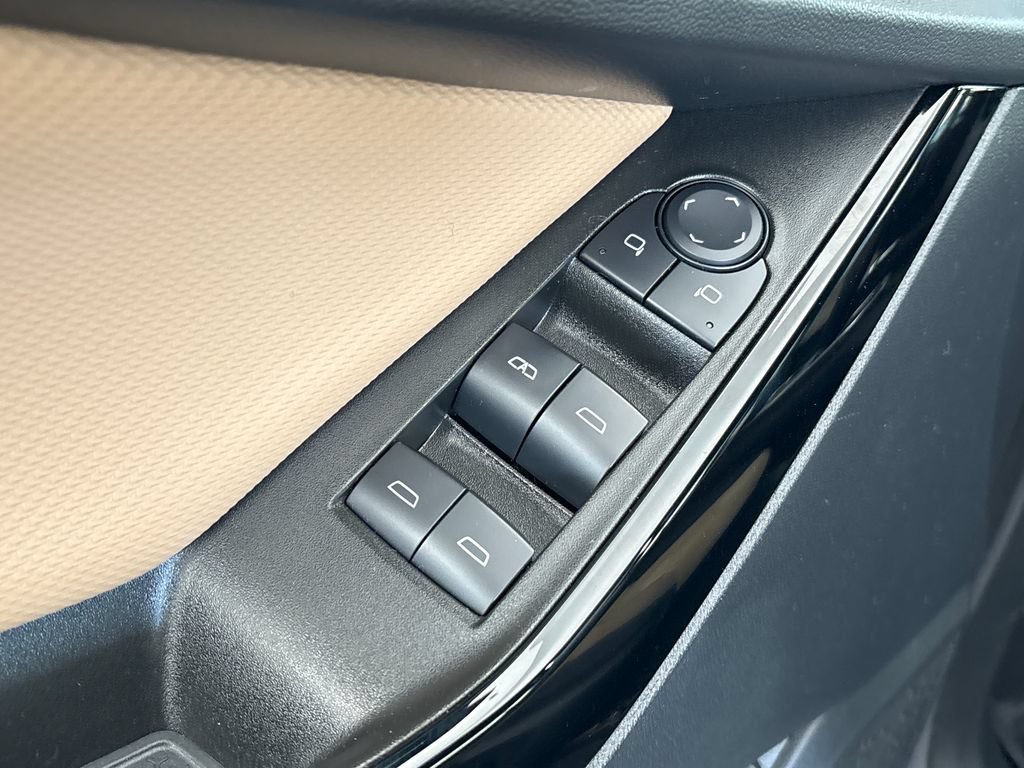 Used 2025 Chevrolet Equinox ACTIV w/ Safety and Technology Package AWD/4WD image 15