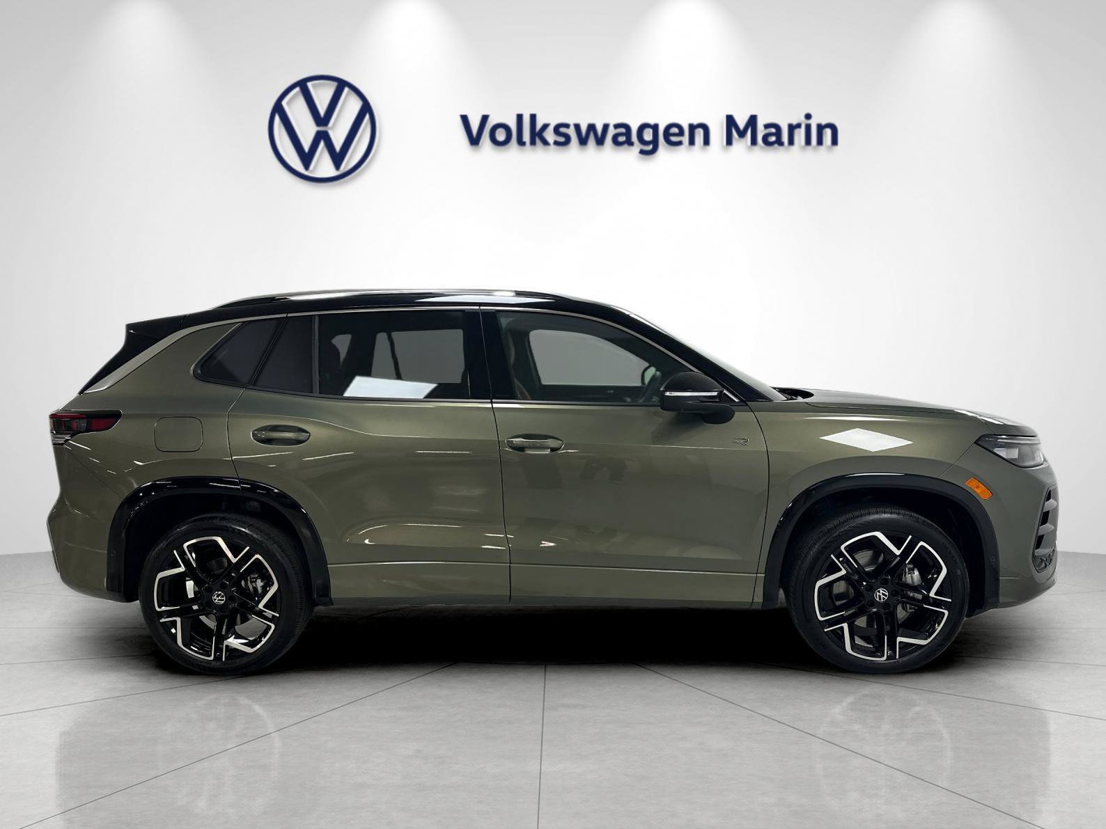 New 2026 Volkswagen Tiguan SEL R-Line AWD/4WD image 6