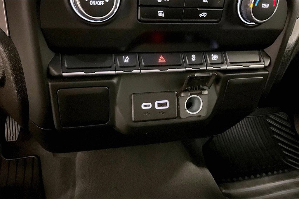 Used 2024 Chevrolet Silverado 2500 Custom image 17