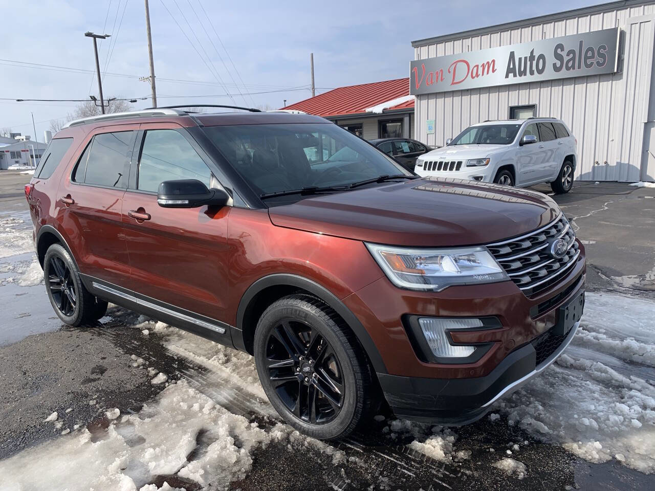 Used 2016 Ford Explorer XLT w/ Equipment Group 202A image 2