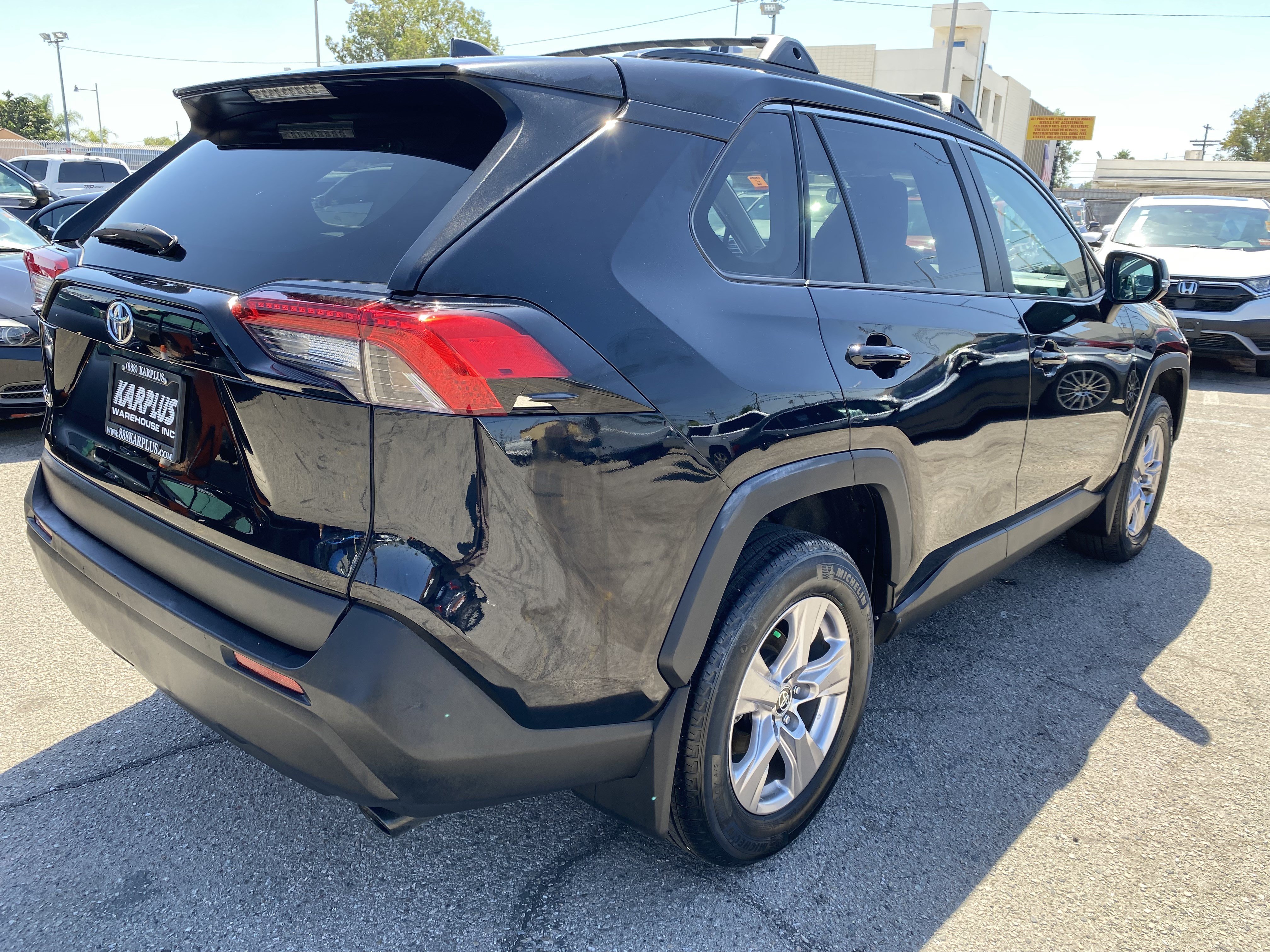 Used 2022 Toyota RAV4 XLE w/ Convenience Package FWD image 8