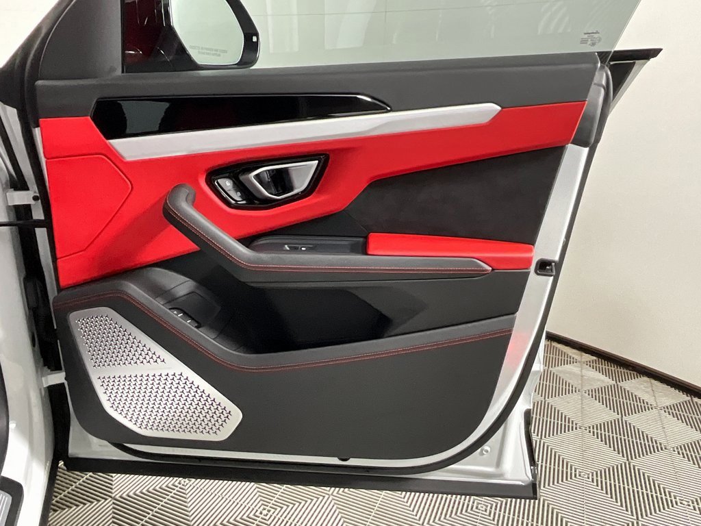 Used 2020 Lamborghini Urus image 21