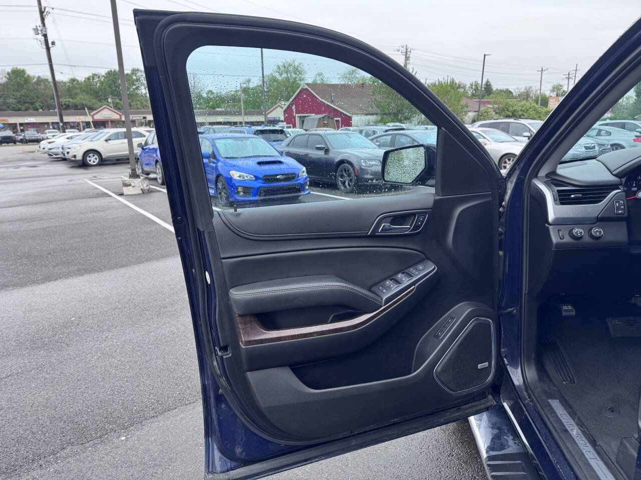 Used 2019 Chevrolet Suburban LT w/ Luxury Package AWD/4WD image 10