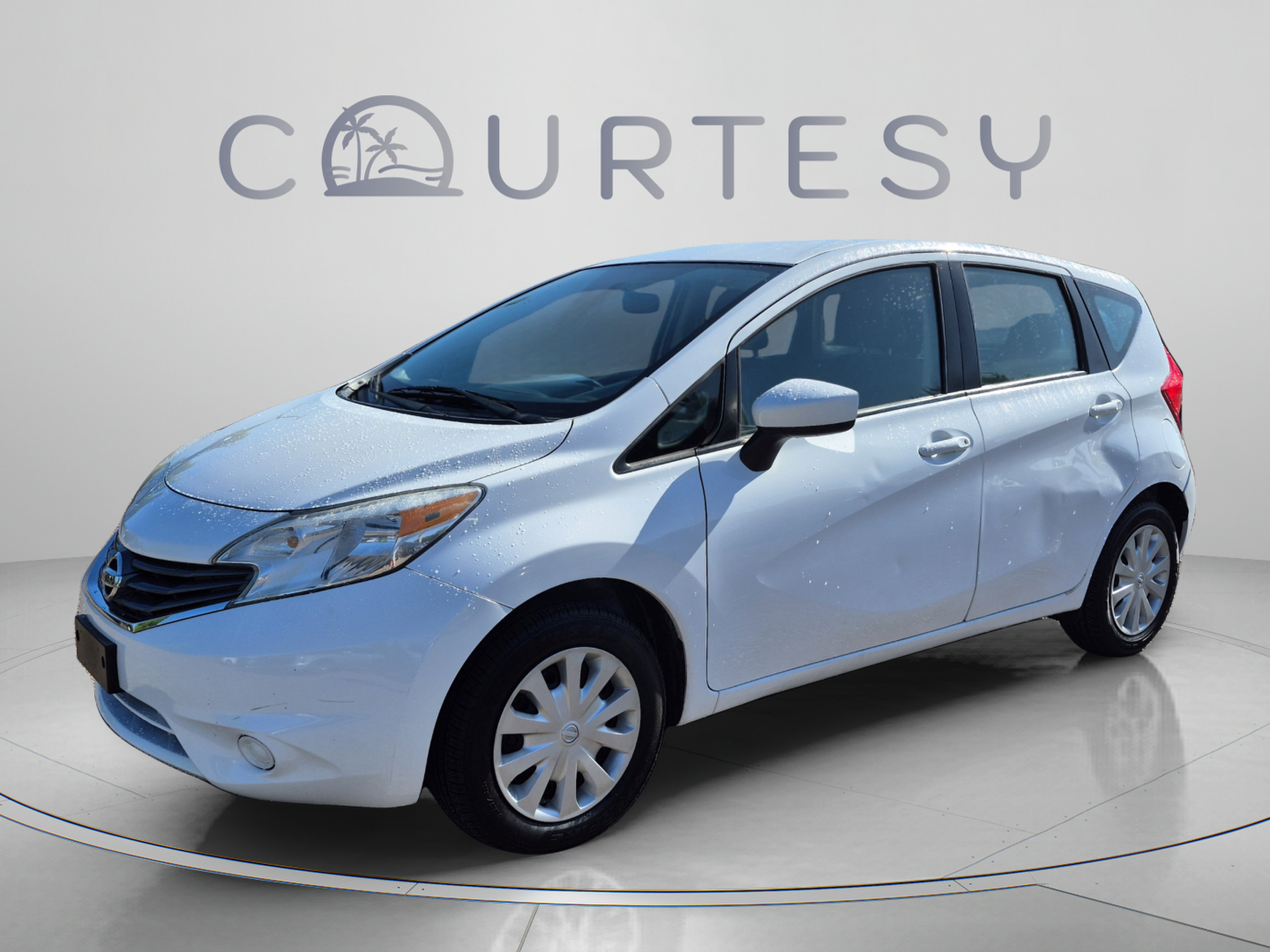 Used 2016 Nissan Versa Note SV FWD image 1
