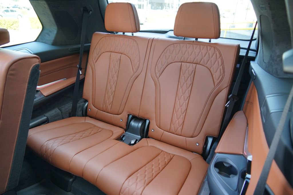 New 2026 BMW X7 M60i image 20