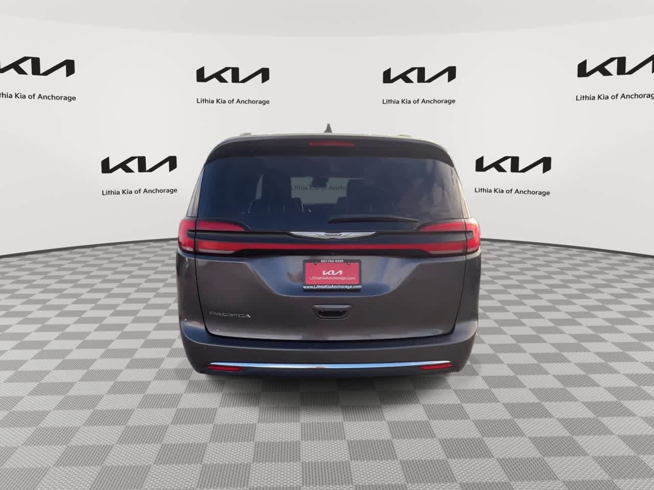 Used 2022 Chrysler Pacifica Touring-L FWD image 9