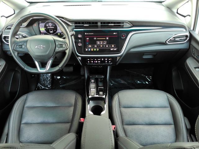 Used 2023 Chevrolet Bolt LT FWD image 2
