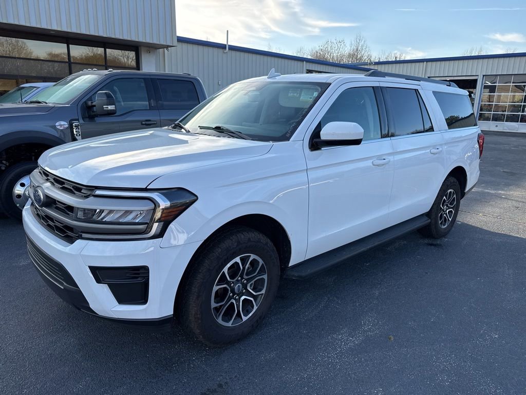 Used 2024 Ford Expedition Max XLT image 2