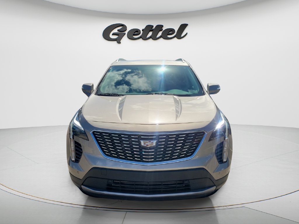 Used 2023 Cadillac XT4 Premium Luxury w/ Enhanced Visibility Package FWD image 2
