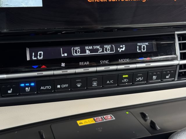 Used 2026 Toyota Sienna Platinum AWD/4WD image 16