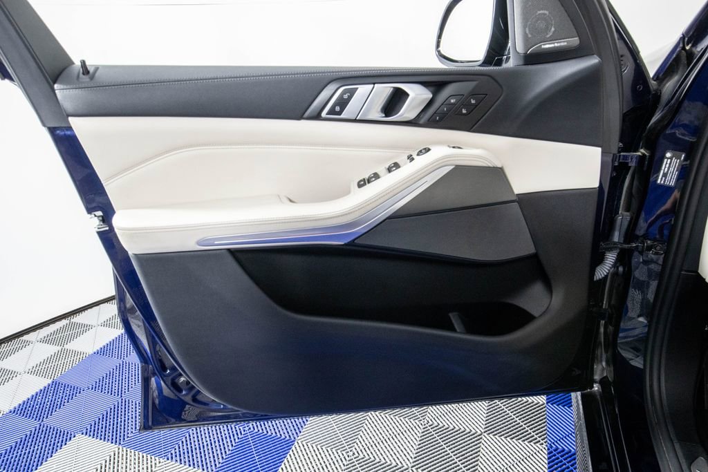 Used 2020 BMW X5 M50i w/ Executive Package image 13