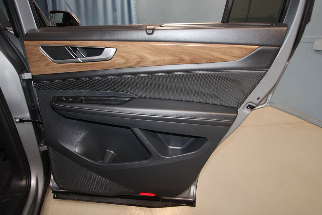 Used 2025 Volkswagen Atlas SE image 26