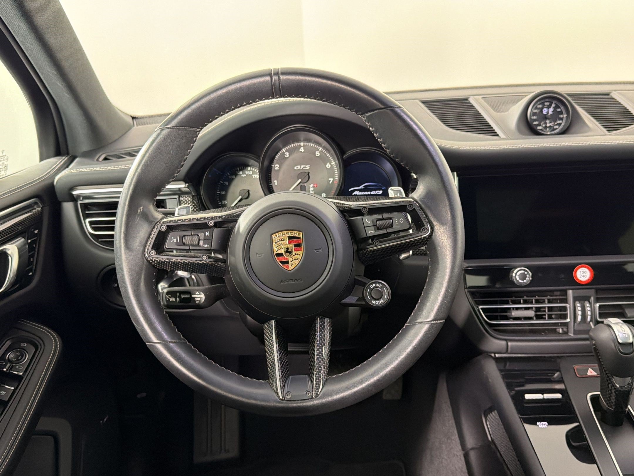 Certified 2025 Porsche Macan GTS AWD/4WD image 11