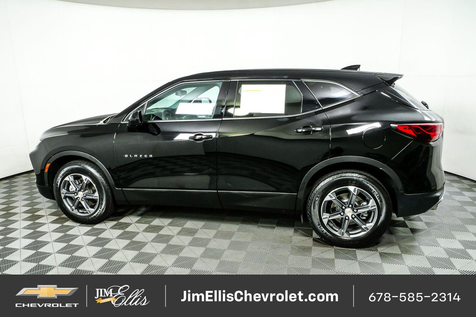 Certified 2025 Chevrolet Blazer LT AWD/4WD image 28
