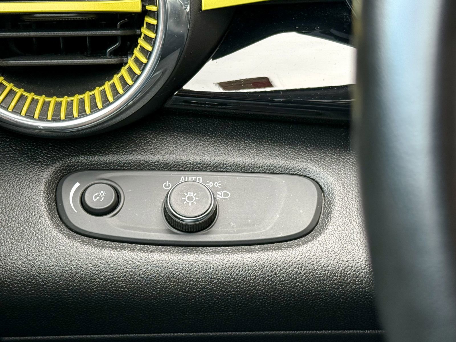 Certified 2024 Chevrolet Trax ACTIV w/ Sunroof Package image 32