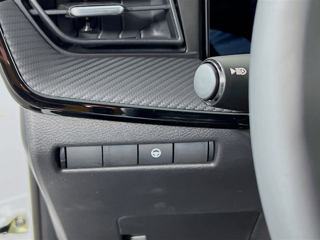 New 2026 Nissan Kicks SR AWD/4WD image 9