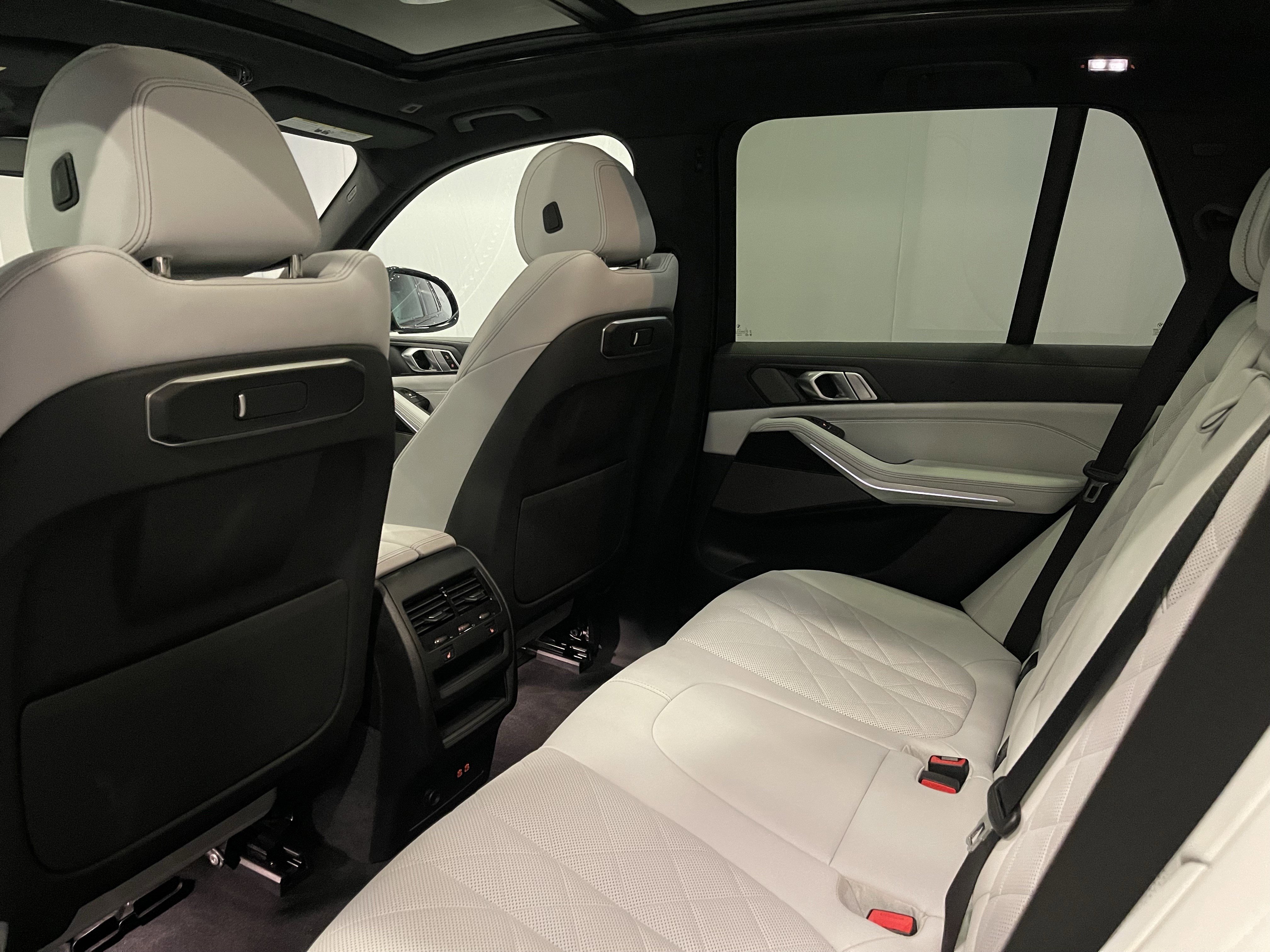 Used 2026 BMW X5 xDrive50e w/ M Sport Package image 23