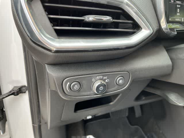 Used 2022 Chevrolet TrailBlazer LT w/ Confidence II Package FWD image 32
