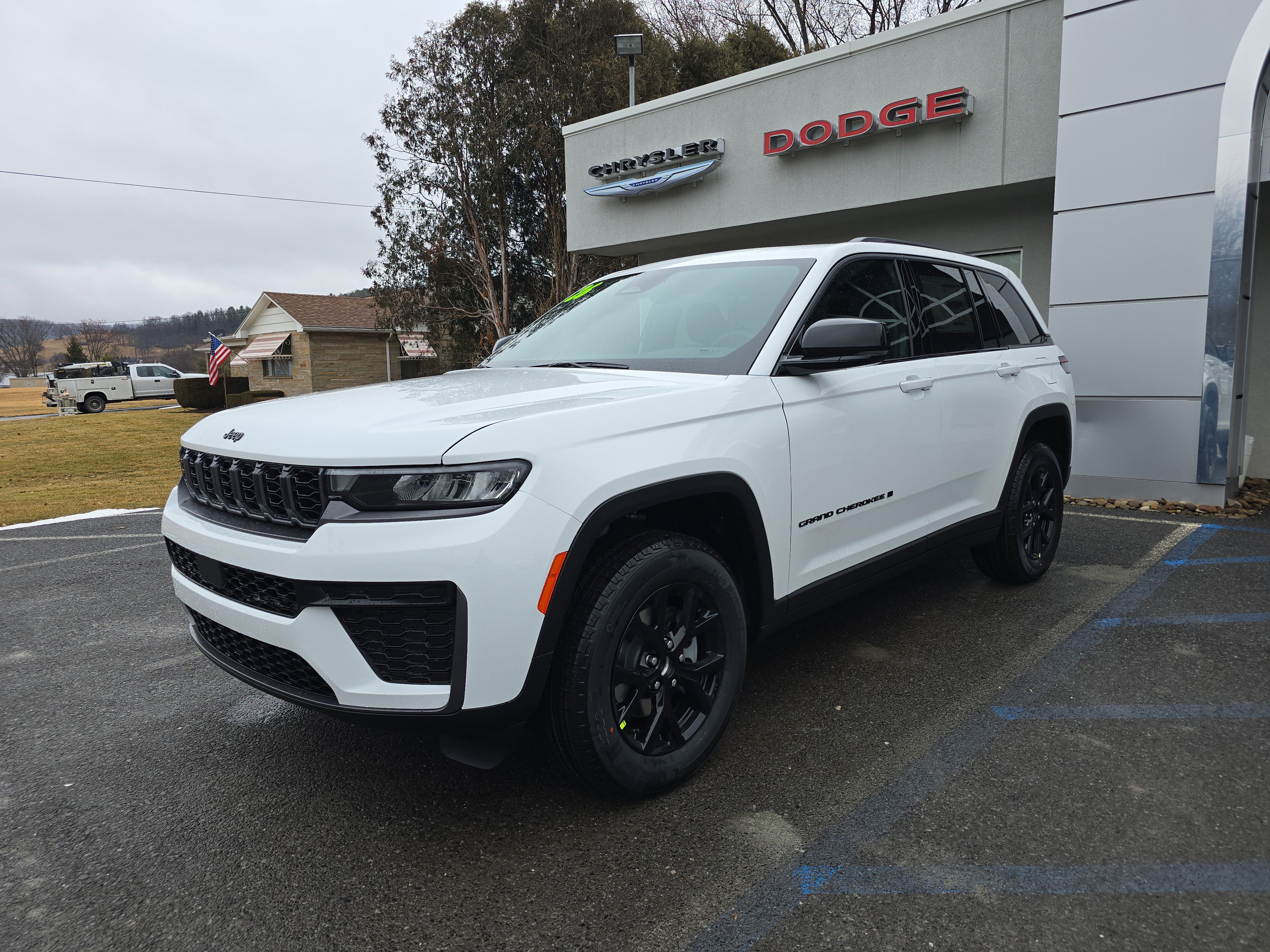 New 2026 Jeep Grand Cherokee Altitude image 8