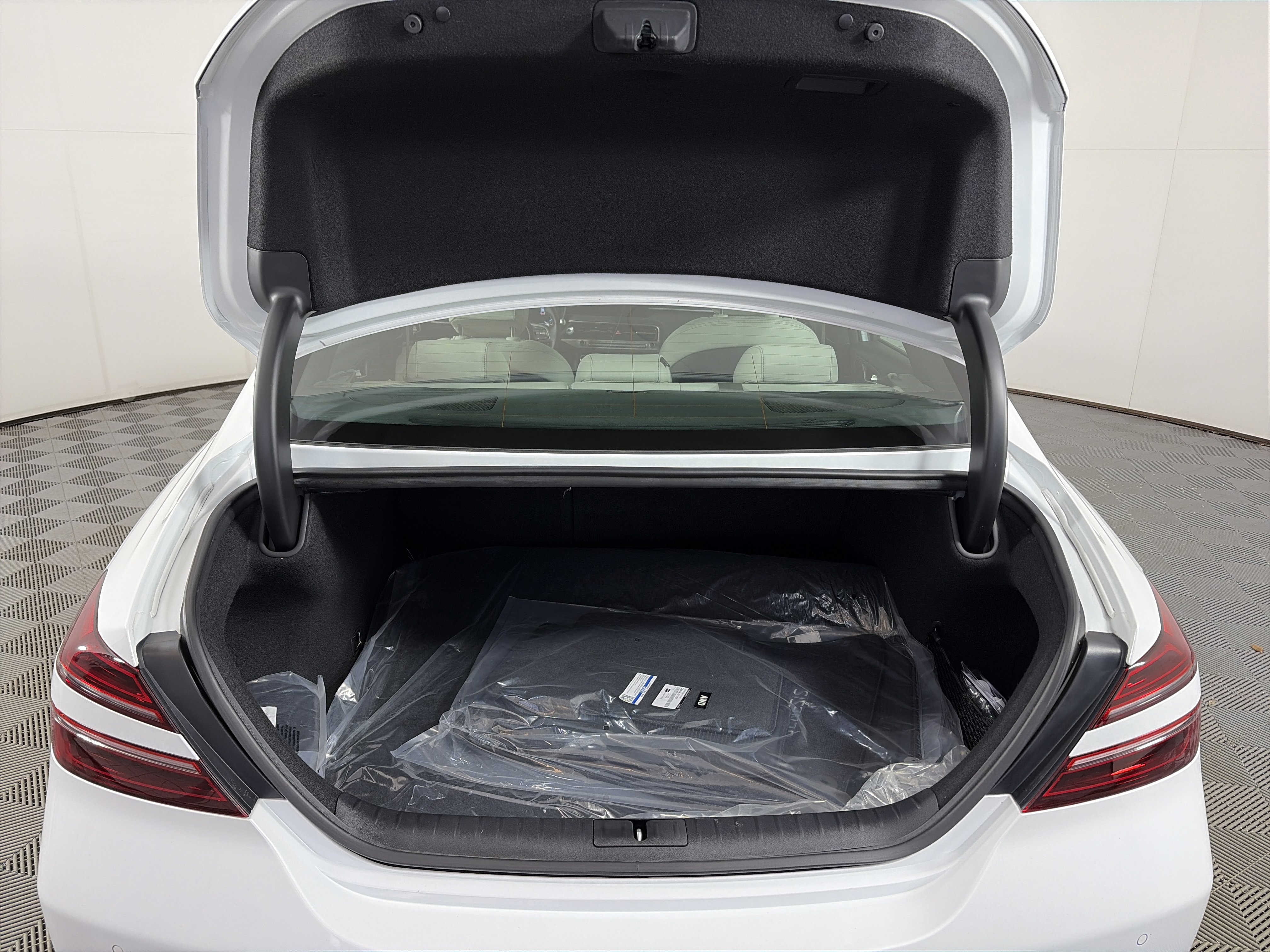 Used 2024 Genesis G70 2.5T w/ Sport Prestige Package image 10