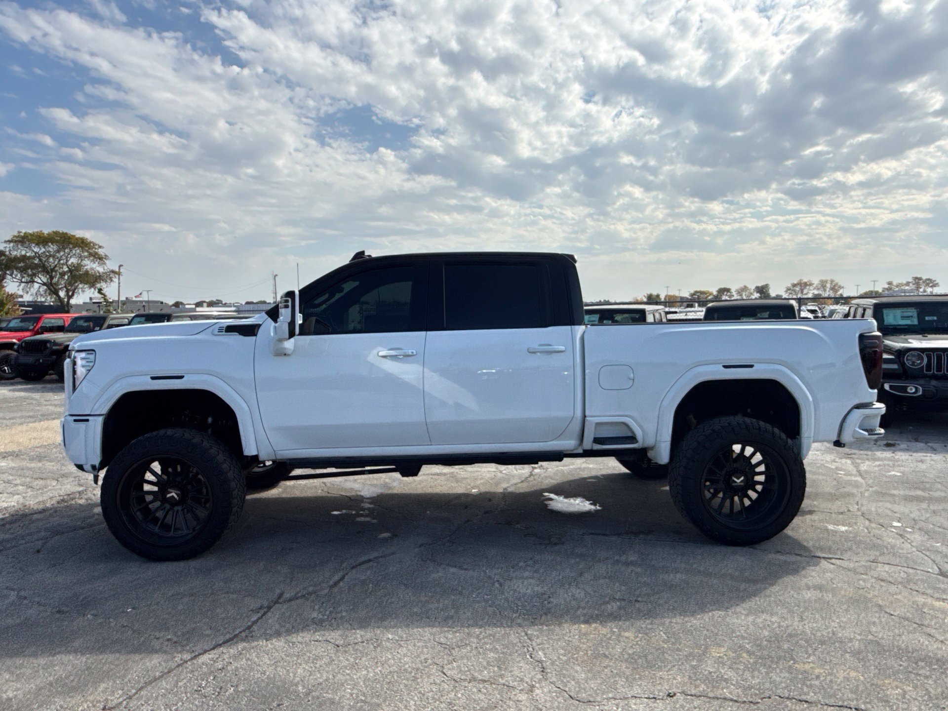 Used 2025 GMC Sierra 3500 Denali w/ Denali Reserve Package AWD/4WD image 9