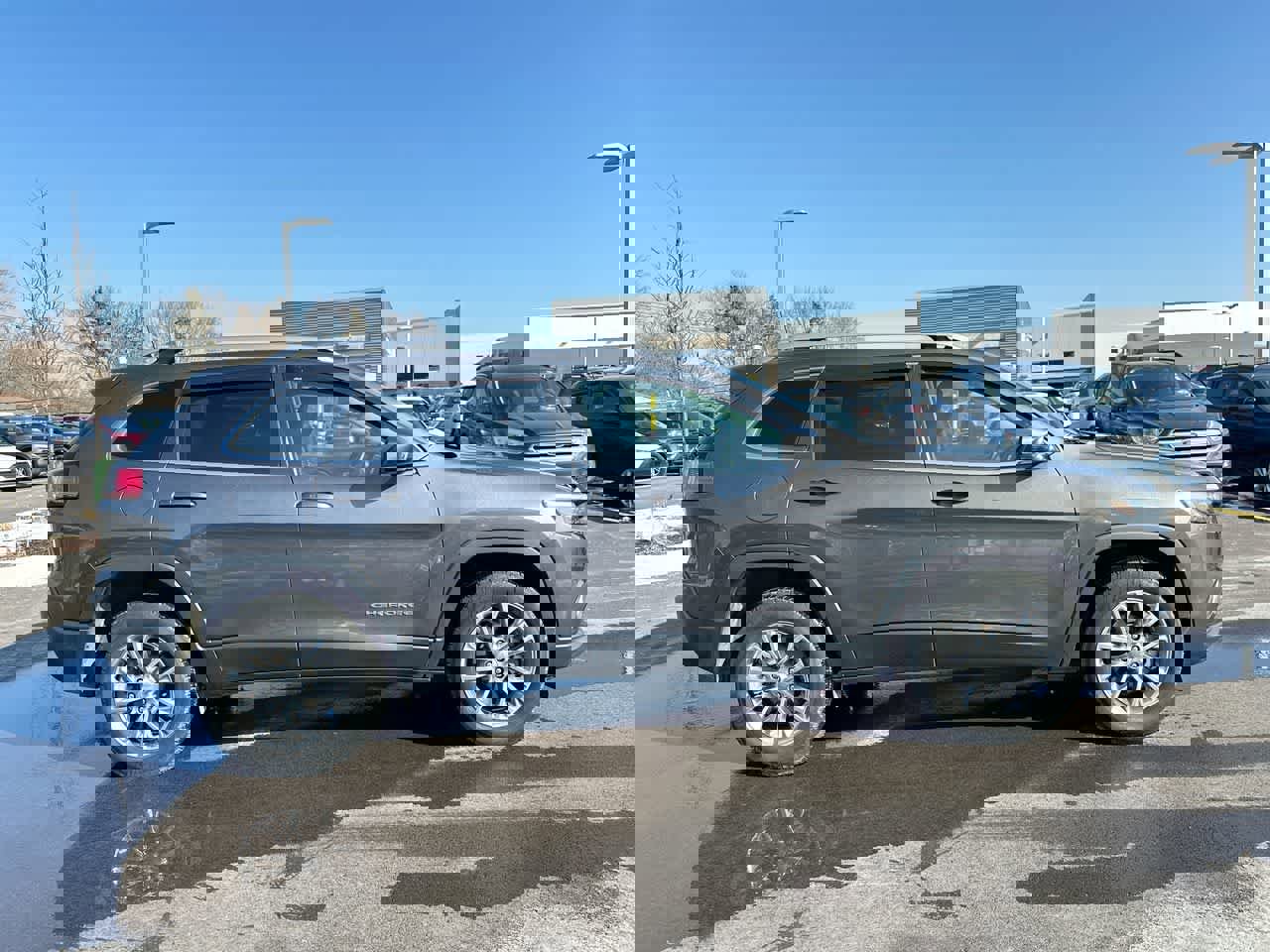 Used 2019 Jeep Cherokee Latitude Plus w/ Cold Weather Group image 14