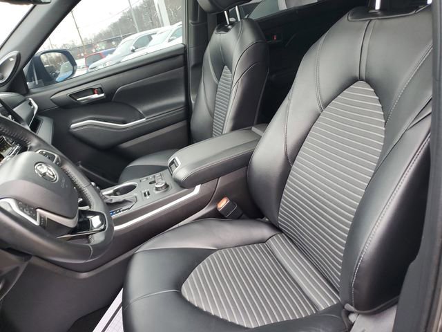 Used 2023 Toyota Highlander XSE image 24